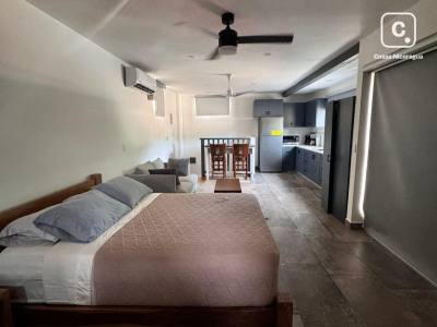 Edificio de dos unidades en 55 m², local comercial y estudio, centro de San Juan del Sur