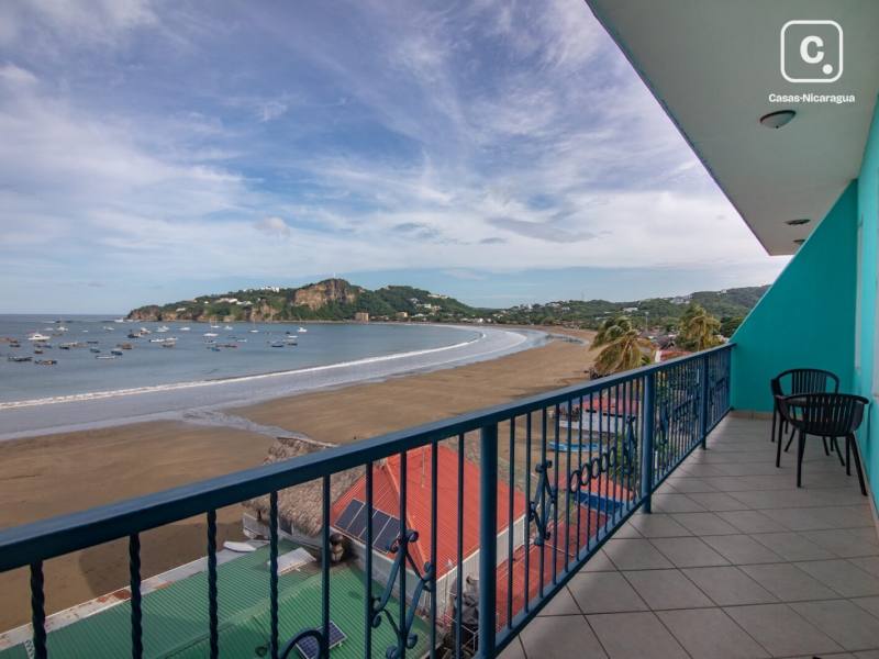 Penthouse de 2 habitaciones en 121 m², quinto piso frente a la bahía, San Juan del Sur