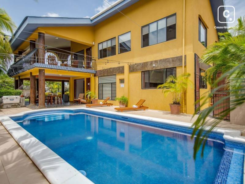 Complejo residencial de 9 habitaciones en 929 m², frente a la playa en La Talanguera, San Juan del Sur