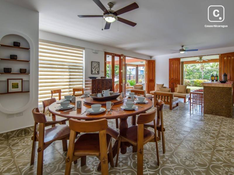 Complejo residencial de 9 habitaciones en 929 m², frente a la playa en La Talanguera, San Juan del Sur