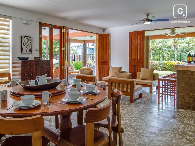 Complejo residencial de 9 habitaciones en 929 m², frente a la playa en La Talanguera, San Juan del Sur