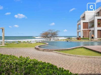 Apartamento de 2 habitaciones en 134 m², planta baja frente al mar, Hacienda Iguana, Tola