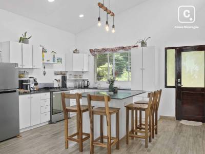 Casa de 3 habitaciones en 149 m² sobre lote de 1,100 m², cerca de San Juan del Sur