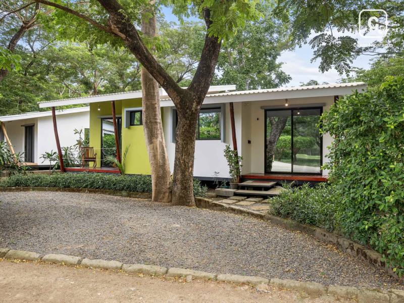 Casita de 2 habitaciones en 371 m², cerca de Playa Colorado, Hacienda Iguana, Tola