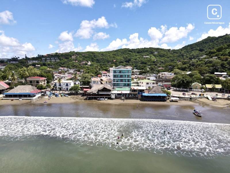 Apartamento de 2 habitaciones y 89 m² frente al mar en el edificio Casa Marina, San Juan del Sur