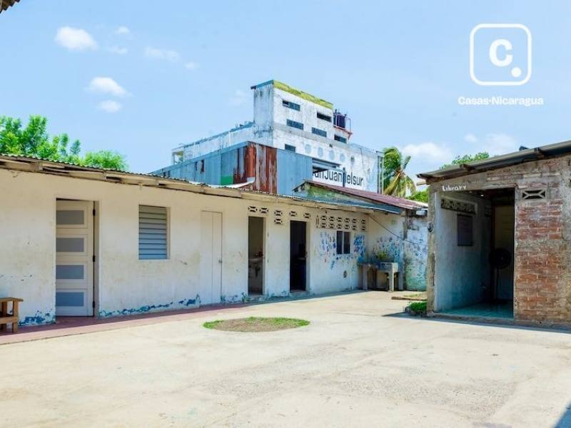 Local comercial de 138 m² en el centro de San Juan del Sur, hasta 3 niveles permitidos