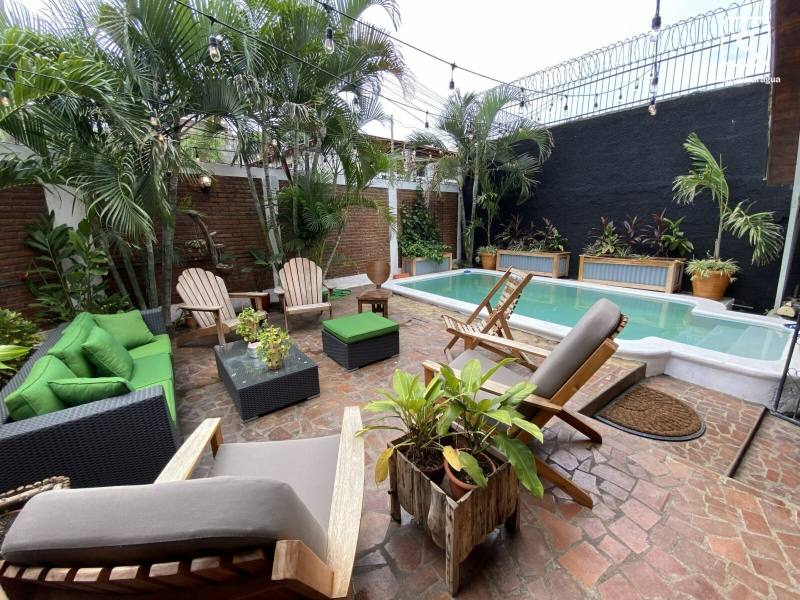 Complejo hotelero de 5 habitaciones y 6 baños a una cuadra de la playa, San Juan del Sur