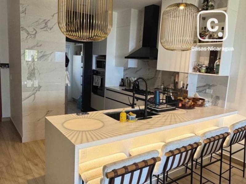 Condominio remodelado de 2 habitaciones y 121 m² frente al mar en Hacienda Iguana, Tola