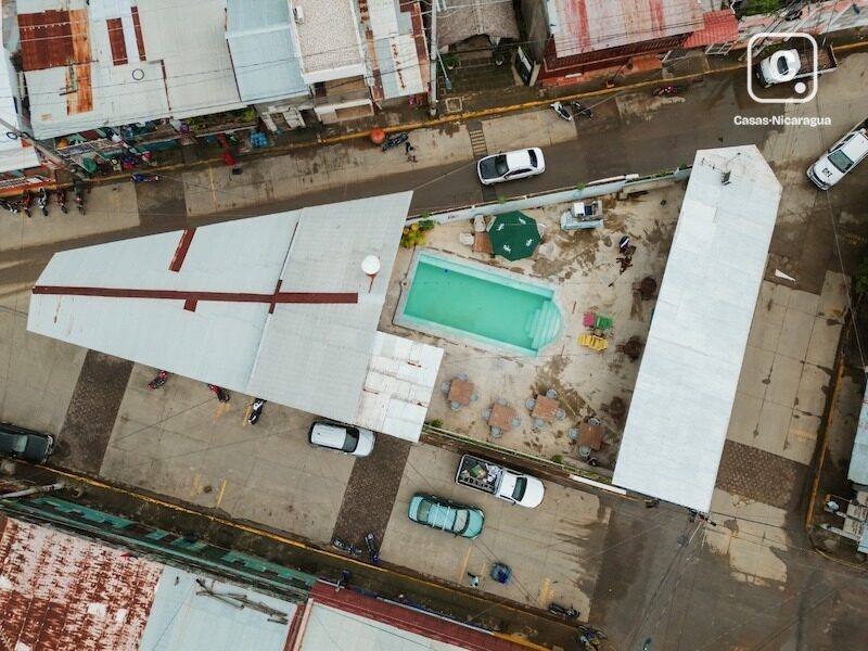 Local comercial de 372 m² en dos niveles sobre la vía principal, San Juan del Sur