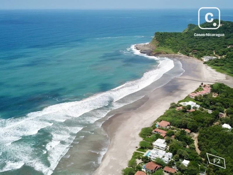 Terreno de 1,335 m² a pasos de Playa Colorado, Hacienda Iguana, Tola