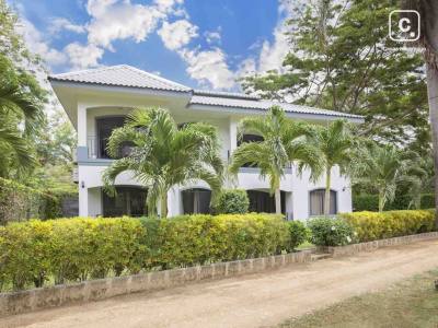 Edificio de 4 condominios en 771 m² y 342 m² de construcción, Hacienda Iguana, Tola