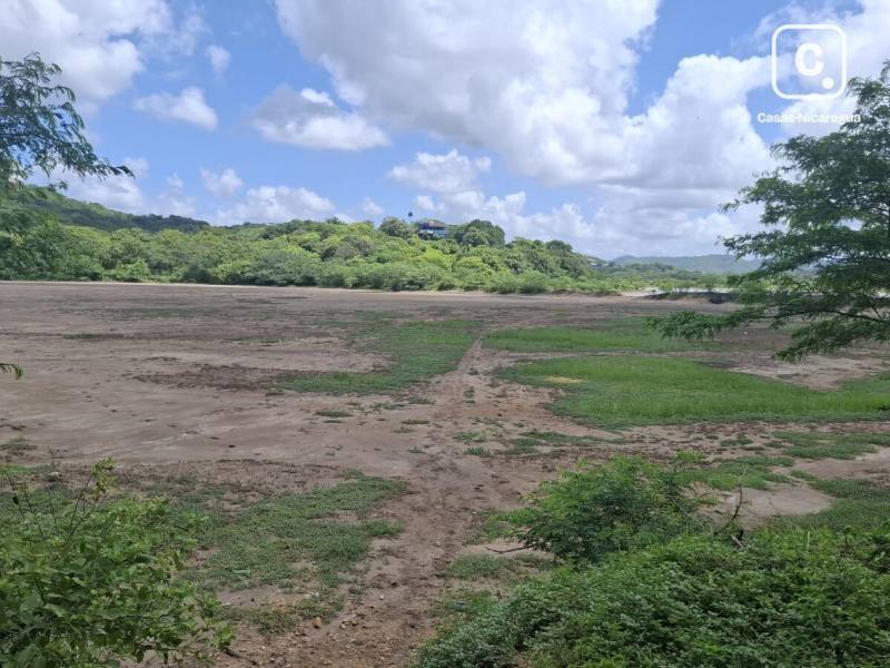 Terreno comercial de 2,000 m² con título en Guasacate, Tola