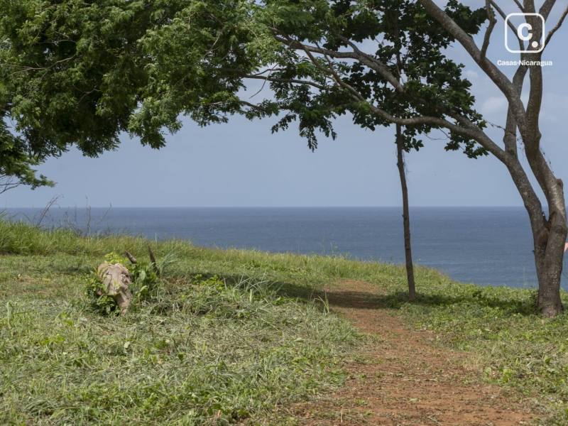 Lote esquinero de 972 m² en Rancho Santana, Tola