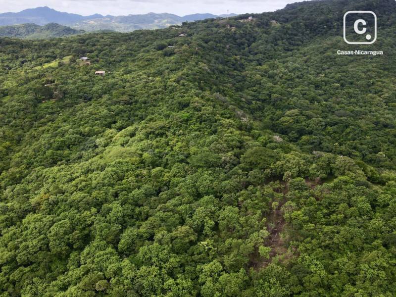 Terreno de 21,929 m² en comunidad fuera de red en Escamequita