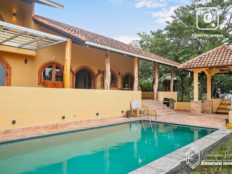 Casa de 3 habitaciones en 2 acres con piscina, San Juan del Sur