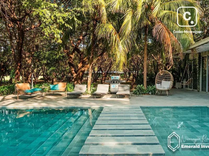 Villa de 5 habitaciones y 423 m² con jardines interiores en Hacienda Iguana