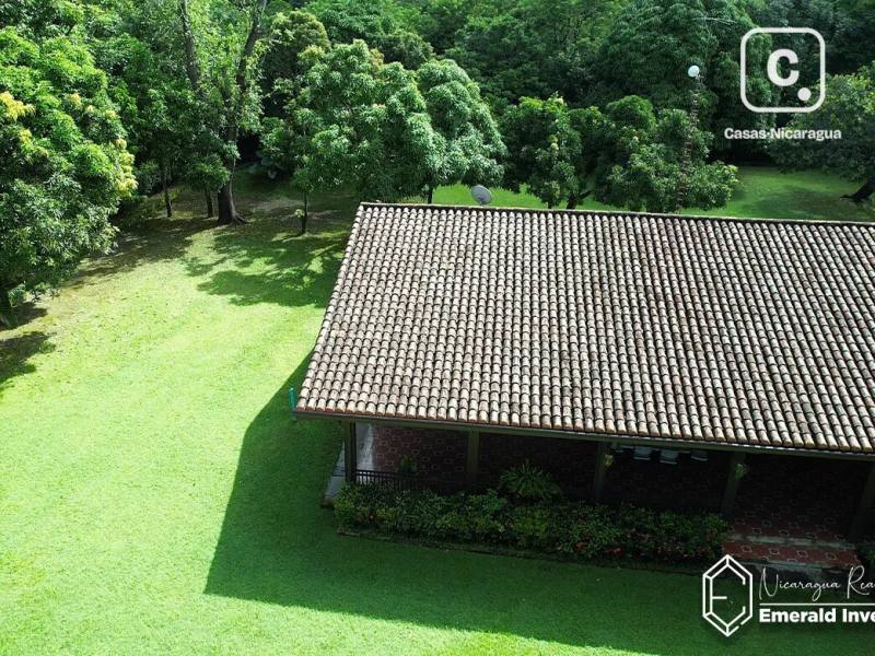 Quinta de 3 habitaciones en 9,712 m² sobre la carretera Granada-Nandaime