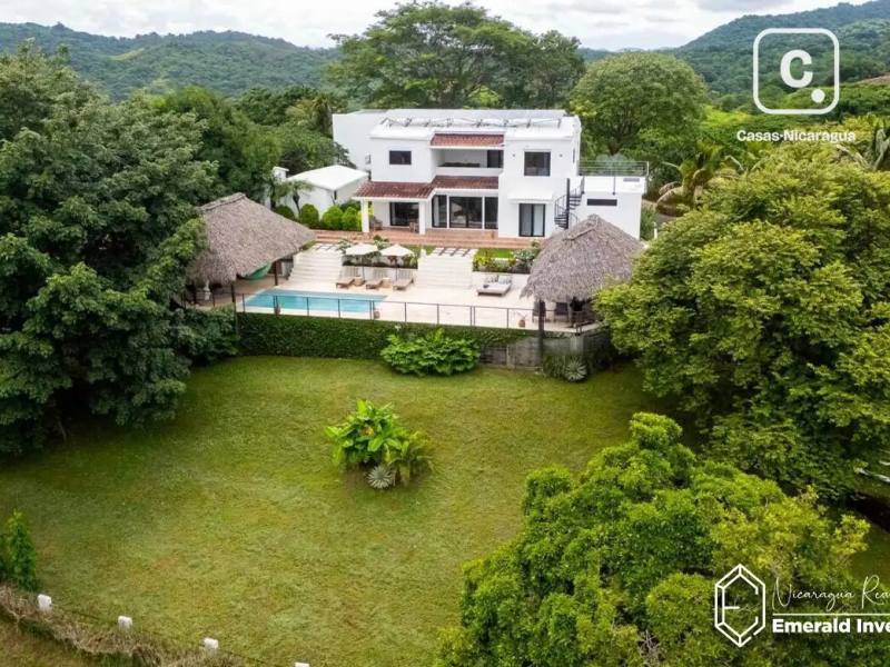 Casa de 4 habitaciones en 9 acres con vista al mar, San Juan del Sur