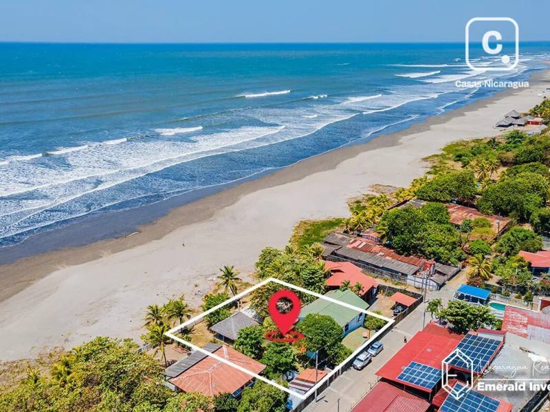 Casa de playa de 5 habitaciones en 1,078 m² frente al mar en Pochomil