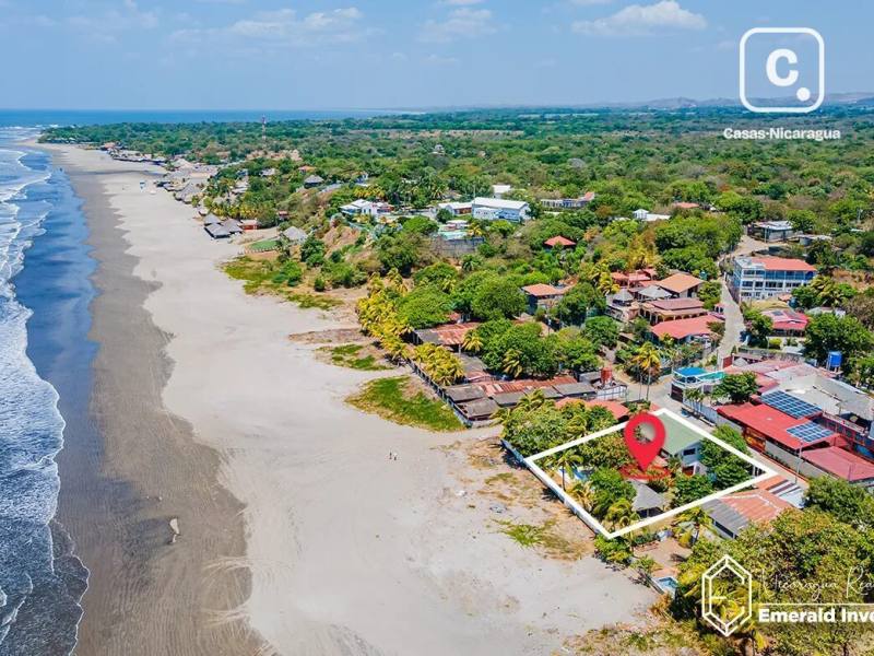 Casa de playa de 5 habitaciones en 1,078 m² frente al mar en Pochomil