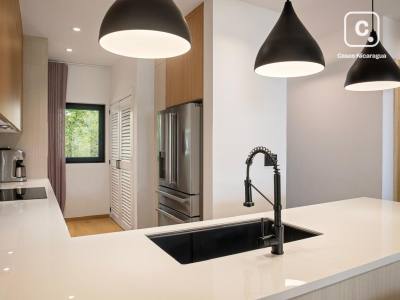 Villa remodelada de 2 habitaciones y 122 m² frente al mar en Hacienda Iguana, Tola