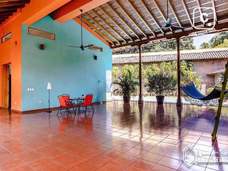 Casa colonial de 4 habitaciones en 839 m² con piscina en Granada