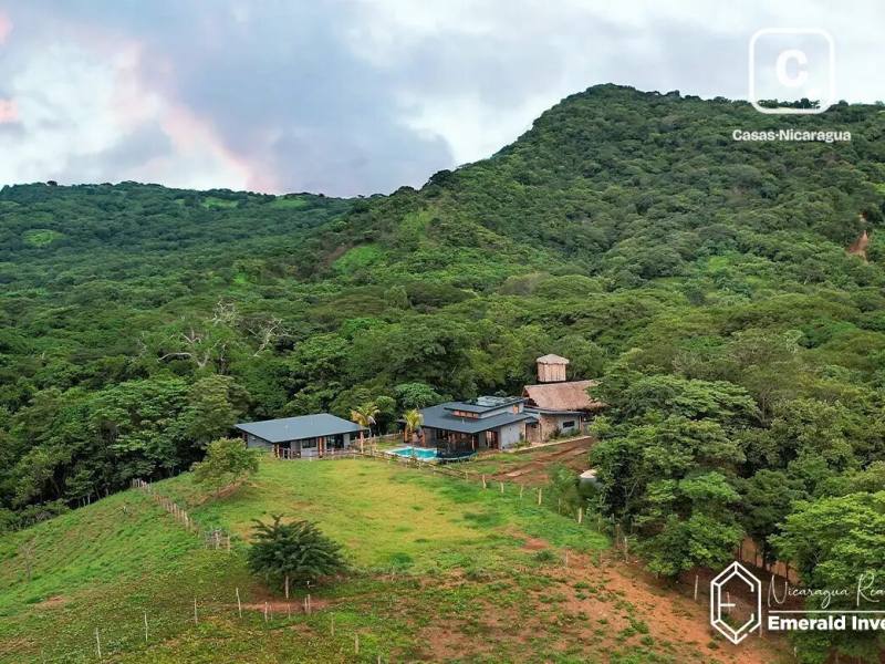Casa de 5 habitaciones en finca ecuestre de 10,208 m² en Big Sky Ranch
