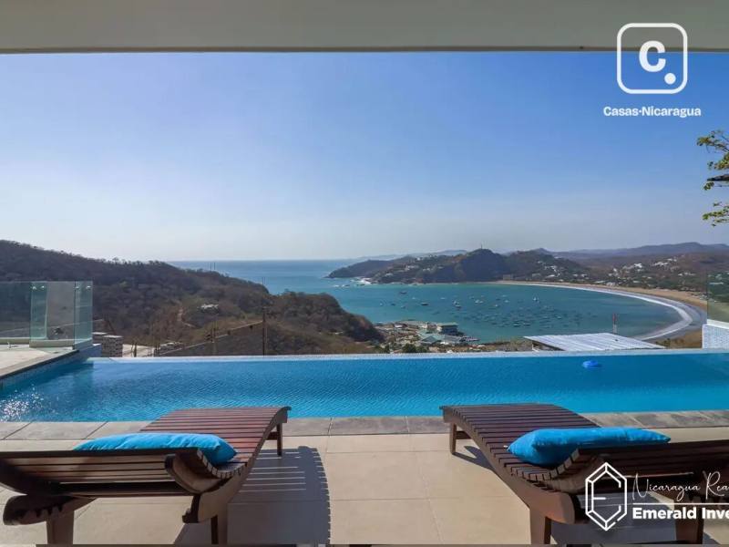 Casa de 3 habitaciones y 3 pisos con vista al mar en Brisas del Pacífico