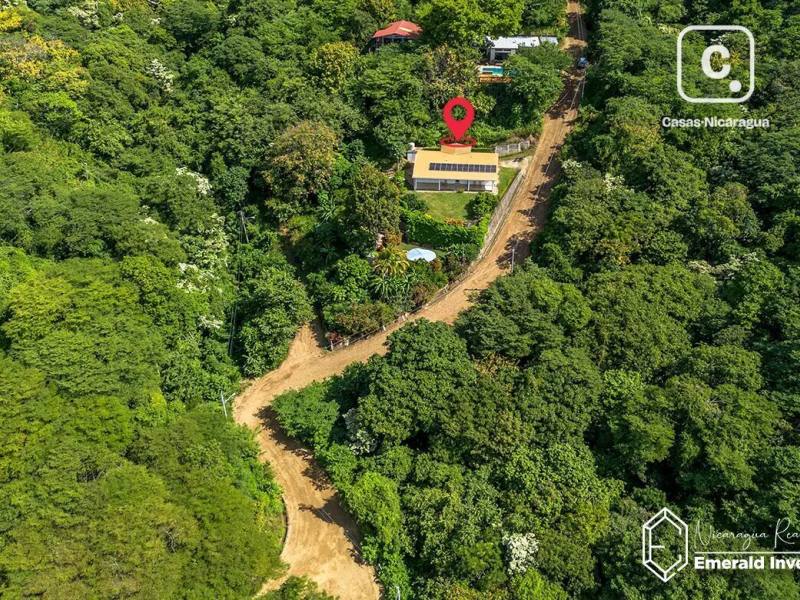 Casa renovada de 3 habitaciones en 1,433 m² cerca de Playa Yankee