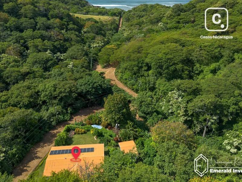 Casa renovada de 3 habitaciones en 1,433 m² cerca de Playa Yankee