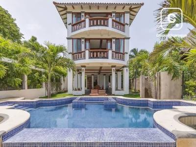 Casa frente al mar de tres plantas con 3 habitaciones en Playa Marsella, San Juan del Sur