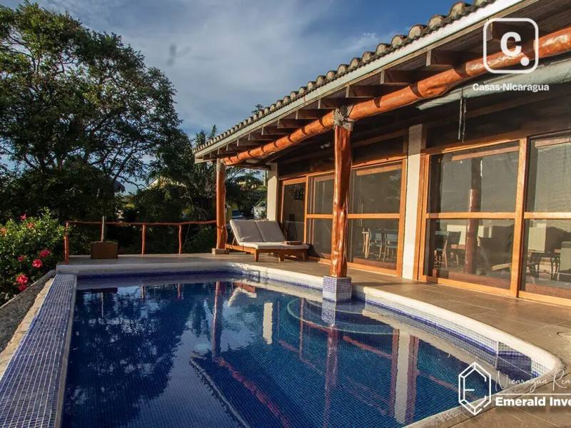Casa de 4 habitaciones en 1,162 m² con vista al mar en Vista Mar Nacascolo, San Juan del Sur – US$ 380,000
