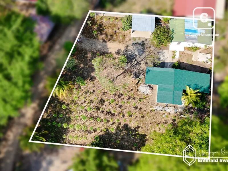 Dos casas en un terreno de 705 m² en Playa Gigante, Tola