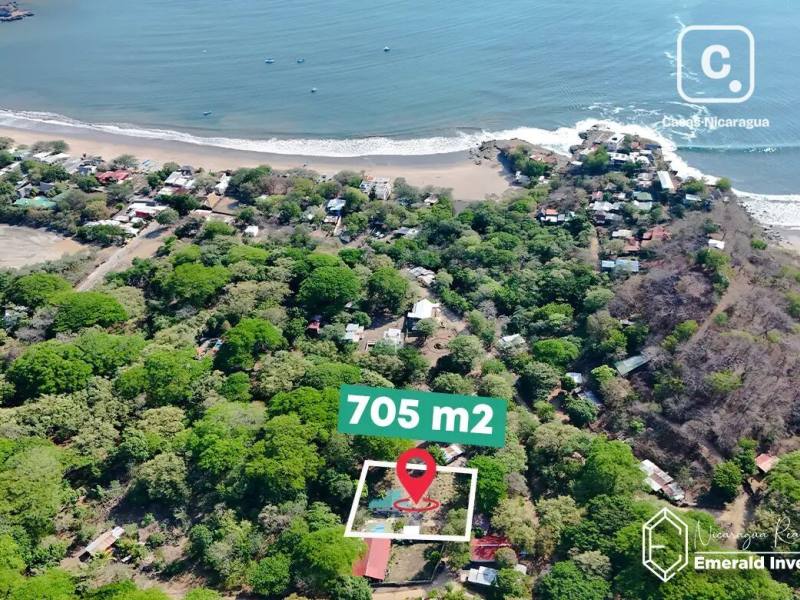 Dos casas en un terreno de 705 m² en Playa Gigante, Tola