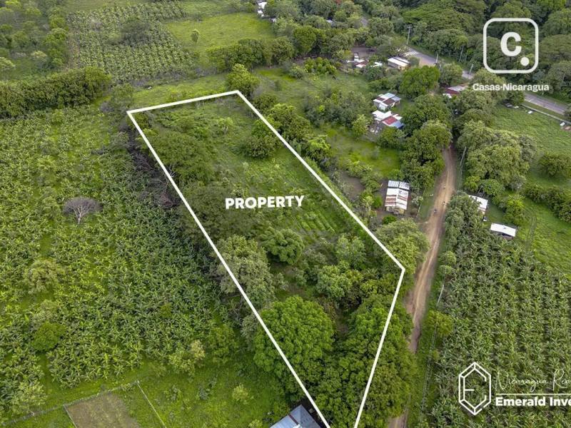 Finca de 7,050 m² con potencial de subdivisión cerca de Hacienda Iguana, Tola