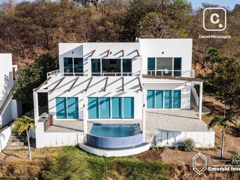 Casa de 3 habitaciones en 458 m² en Surf Ranch Popoyo, Tola