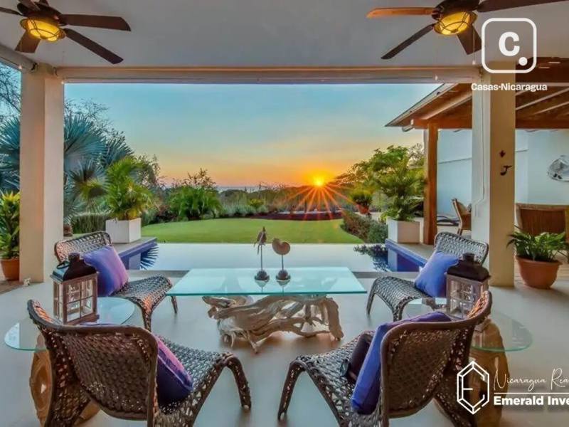 Villa de 5 habitaciones en 386 m² en Guacalito de la Isla, Tola