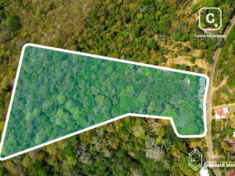 Terreno de 32,381.89 m² (8 acres) con vista al lago en Laguna de Apoyo, Catarina