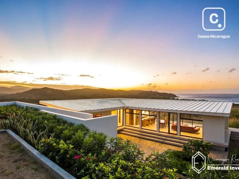 Casa de 3 habitaciones en 1,865 m² con vista al mar en Playa Popoyo, Tola