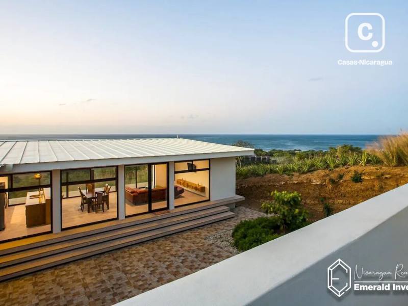 Casa de 3 habitaciones en 1,865 m² con vista al mar en Playa Popoyo, Tola