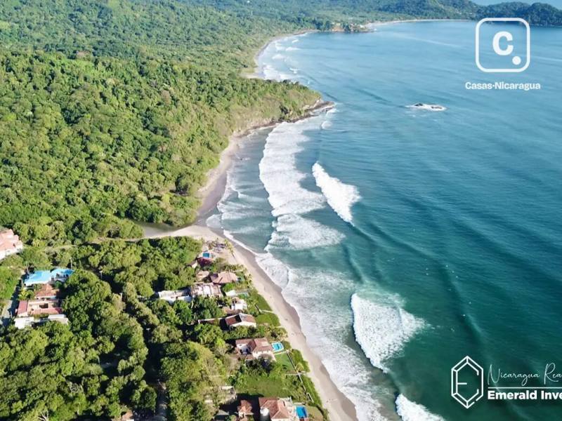 Apartamento de 3 habitaciones en 153 m² frente a la playa en Hacienda Iguana, Tola