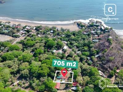 Dos casas en un terreno de 705 m² en Playa Gigante, Tola