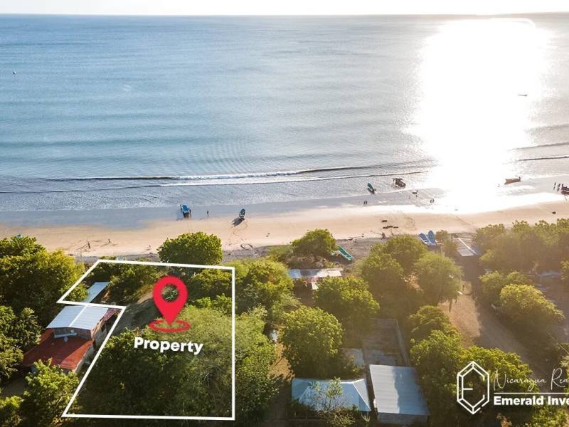 Terreno de 2,082 m² con doble frente a la Costanera y al mar en Playa El Astillero, Tola