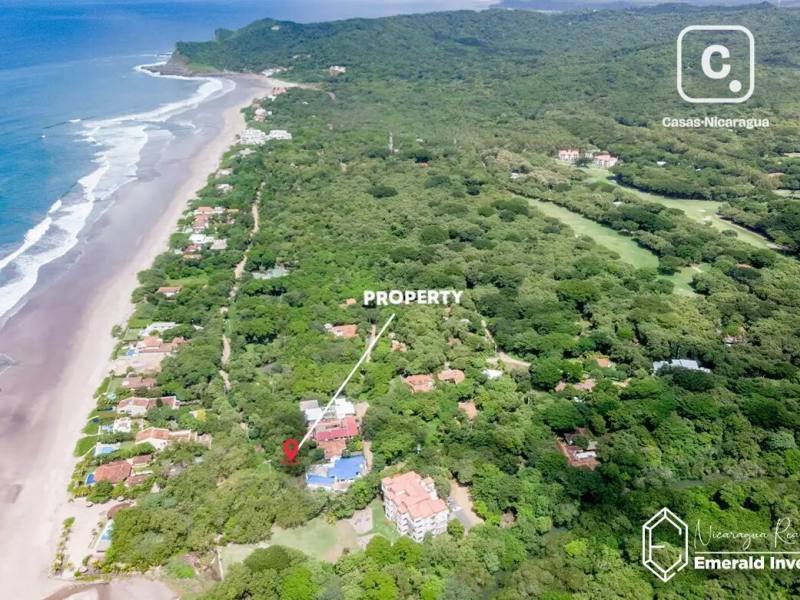 Terreno de 1,032.39 m² a un minuto de la playa en Hacienda Iguana, Tola