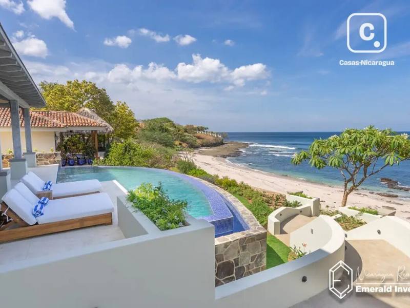 Casa de 5 habitaciones en 481 m² frente a Playa Rosada, Rancho Santana, Tola