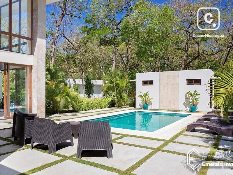 Casa de 7 habitaciones en 641 m² a pasos de la playa en Hacienda Iguana, Tola