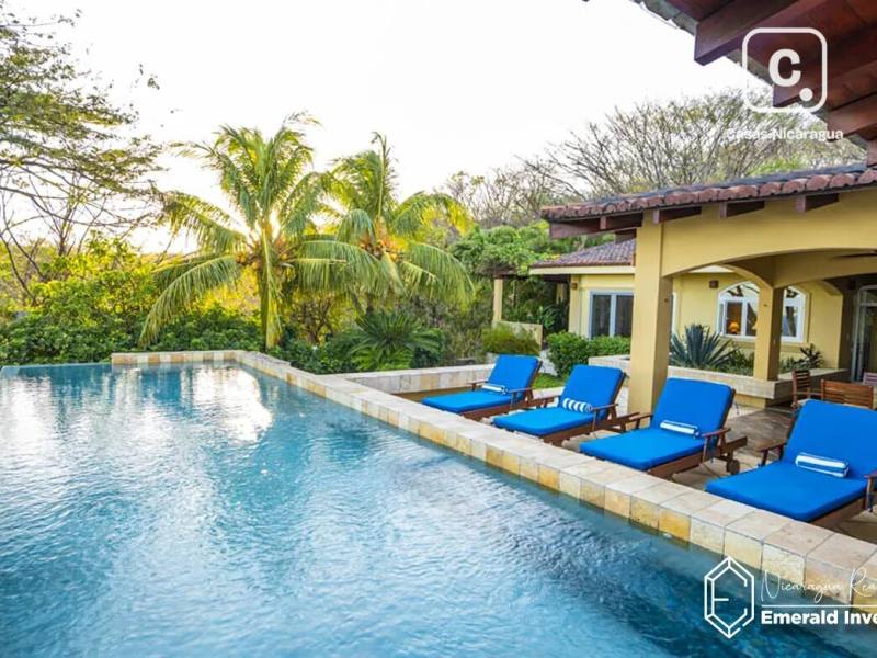 Casa de 4 habitaciones en 802 m² con vista a Costa Rica en Rancho Santana, Tola