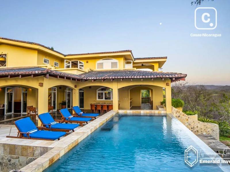 Casa de 4 habitaciones en 802 m² con vista a Costa Rica en Rancho Santana, Tola