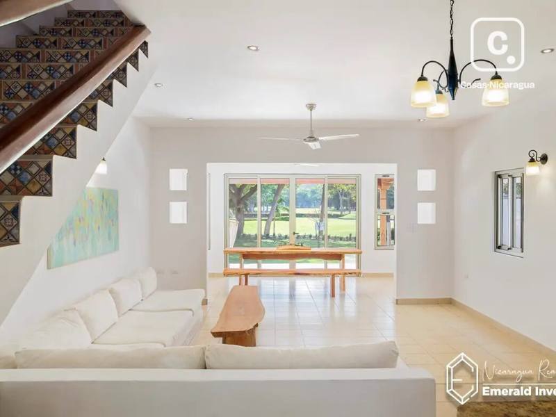 Townhouse de 2 habitaciones en 149 m² con vista al campo de golf en Hacienda Iguana, Tola