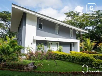 Casa de 3 habitaciones en 2,500 m² cerca de Popoyo, Tola
